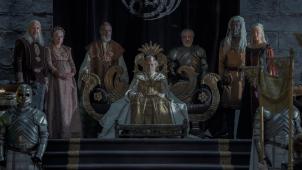 Du côté du prequel de Game of Thrones aussi, la surenchère est de mise avec, selon les estimations, un budget de 20 millions d’euros pour chacun des dix épisodes de The House of The Dragon, soit davantage que ce qu’avait coûté à HBO la dernière saison de GoT.