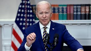 Joe Biden a annoncé mercredi un effacement partiel des emprunts étudiants, une question qui a suscité un vif débat dans un pays où une année à l’université peut coûter plusieurs dizaines de milliers de dollars.