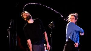Denis Michiels et Gaëlle Coppée: un sacré duo qui jongle même avec de l’eau.