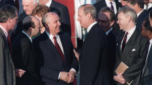 Gorbatchev aux Etats-Unis en mai 1990. Il y tient une rencontre chaleureuse avec le secrétaire d’Etat américain, James Baker.