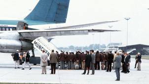 Un vol spécial ramène la délégation israélienne au pays; onze cercueils sont dans la soute…