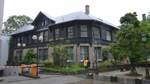 Le « Chalet norvégien » commandé en 1905 par Léopold Il pour abriter les premiers bureaux de l’Etat indépendant du Congo.