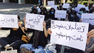 Sit-in de protestation d’étudiantes universitaires «dévoilées» à Téhéran le 19 septembre.