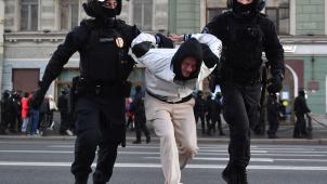 Les autorités russes ont arrêté des centaines de personnes à Saint-Pétersbourg, le 24 septembre 2022, lors de manifestations contre la mobilisation partielle en Russie.