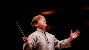Le Japonais Kazushi Oni est de retour à Bruxelles où il devient cette saison directeur musical du Brussels Philharmonic.