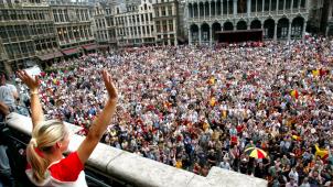 Une foule immense a fait un triomphe à Justine Henin sur la Grand-Place de Bruxelles, en 2003, après son premier sacre en Grand Chelem (à Roland-Garros).