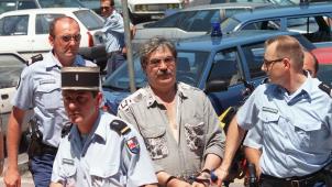 Gérard Finale, l’instigateur présumé du meurtre de la députée Yann Piat et patron du bar le «Macama», arrive au palais de Justice de Toulon, le 22 juin 1994.