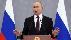 «Ce n’est pas agréable ce qui se passe maintenant, mais (si la Russie n’avait pas attaqué l’Ukraine le 24 février), on aurait été dans la même situation un peu plus tard, juste les conditions auraient été plus mauvaises pour nous. Donc, nous faisons tout comme il faut», a déclaré Vladimir Poutine.