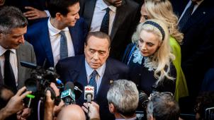 Mardi, Berlusconi cachait mal son mécontentement. Les négocations avec Giorgia Meloni, victorieuse des urnes, ne se déroulaient pas comme il le souhaitait. Deux visions s’opposaient.