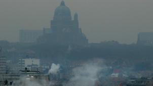 Que ce soit à Bruxelles, en Flandre ou en Wallonie, les taux de dioxyde d’azote et de particules fines présents dans l’air sont de loin supérieurs aux recommandations de l’Organisation mondiale de la santé.