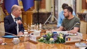Le président ukrainien Volodymyr Zelensky et le chancelier Olaf Scholz lors de la venue de ce dernier à Kiev, en juin 2022.