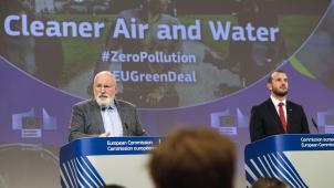 Frans Timmermans, le commissaire en charge du «Pacte vert» européen, à gauche et Virginijus Sinkevicius, le commissaire en charge de l’Environnement, à droite.