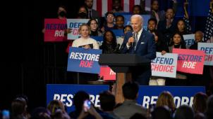 Joe Biden prenant la parole le 18 octobre et promettant à ses compatriotes que le premier projet de loi soumis au nouveau Congrès viserait à consolider les protections fédérales pour le droit à l’avortement.