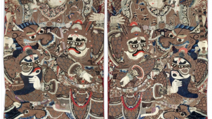 Chine, XIX e  siècle. Importante paire de tentures de théâtres en soie brodée (320 cm × 180 cm). Estimation 3.000-5.000 €.