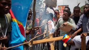 Des civils participent à une manifestation de soutien aux soldats des Forces armées de la République démocratique du Congo (FARDC), suite au regain de tensions autour de Goma, dans la province du Nord-Kivu.