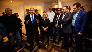 Binyamin Netanyahou jubile au soir des élections, ce mardi 1er novembre.