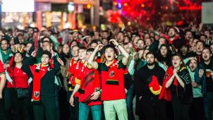 Plus de 3 millions de Belges ont regardé le match des Diables rouges, devant leur téléviseur ou sur un des (rares, en raison de la saison) écrans géants en plein air.