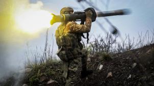 Les combats font rage dans la région de Donetsk, où les soldats ukrainiens poursuivent leur contre-offensive, notamment comme ici à coups de missiles antichars.