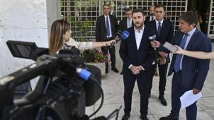 «Je n’accepterai pas la moindre ombre de soupçon en matière de transparence», a affirmé Nikos Androulakis, lui aussi député européen et élu à la tête du Pasok en décembre 2021.