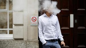 Pour les fumeurs cherchant à se défaire de leur addiction, l’e-cigarette peut-être un outil efficace.