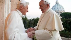 Benoît XVI et François, rivaux lors de l’élection papale, défendaient des conceptions très différentes de la fonction, mais partageaient le même désir de réformer l’Église en profondeur.