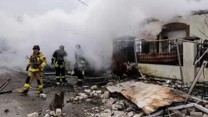 A Kherson, l’armée russe a tiré par-delà le Dniepr sur une caserne de pompiers.