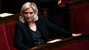 Marine Le Pen se sert du Parlement pour asseoir sa nouvelle stratégie qui vise à apparaître comme une force de gouvernement.