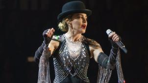 A bientôt 65 ans, Madonna peut-elle encore le faire? Ces dernières années ont été difficiles pour la pop star et ses dernières sorties n’ont pas manqué d’inquiéter ses fans.
