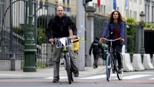 C’est par la combinaison d’investissements publics dans les infrastructures et par l’innovation technique de l’électrification que le vélo est devenu une alternative très fonctionnelle à d’autres formes de mobilité à Bruxelles.