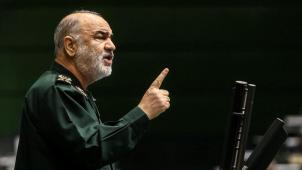 Le chef des Gardiens de la révolution, Hossein Salami s’adresse au Parlement à Téhéran.