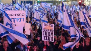 Des dizaines de milliers de personnes ont manifesté le 21 janvier à Tel-Aviv contre le nouveau gouvernement israélien.