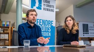 Pour Pierre-Arnaud Perrouty et Céline Romainville, rarement la Belgique a assumé à ce point de s’affranchir de décisions de justice la concernant.