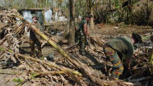 En janvier 2005, quelques jours après le tsunami, les militaires de B-Fast à l’ouvrage au Sri Lanka.