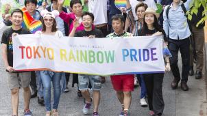 Malgré de joyeuses «gay prides», le Japon est le seul pays membre du G7 à réserver le mariage aux couples hétérosexuels. Et les propos stigmatisant les étrangers ou les LGBT y sont considérés comme relevant de la liberté d’expression.