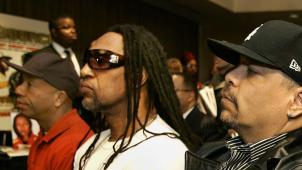Kool Herc en 2006 entre deux autres pionniers du hip-hop, Russell Simmons et Ice T.