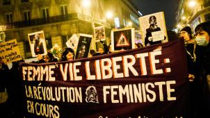 A la veille de la journée internationale des droits des femmes, le slogan de la protestation populaire iranienne, «Femmes, Vie, Liberté», a retenti jusqu’à Paris.