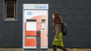 Toutes les gares de la SNCB sont équipées d’au moins un automate de vente de billets qui accepte carte et cash.