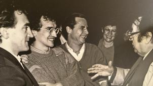 De gauche à droite, Jean-Jacques Vanier, Bruno Coppens, le professeur Rollin et Raymond Devos, années 90, à Monnaie (Indre-et-Loire).