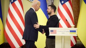 En février dernier, le président américain Joe Biden avait rencontré le président ukrainien Volodymyr Zelensky à Kiev pour l’assurer du soutien des Etats-Unis à l’Ukraine contre l’envahisseur russe.
