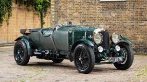 Ce sublime exemplaire en «British Racing Green» de la gagnante du Mans en 1928 a été carrossé par Vandenplas.