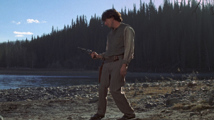 Adopté par une famille de Cheyennes, Jack Crabb (Dustin Hoffman) survit au massacre de sa tribu.