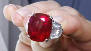 L’impressionnante « Sunrise Ruby » de la collection Horten, une bague rare toute de rubis et de diamants signée Cartier. Clou de la vente.
