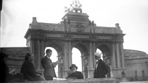 En 1934, le gouvernement belge arrête le financement du Mundaneum, installé au Cinquantenaire, et les bureaux sont fermés. Son Palais mondial est devenu l’Autoworld.