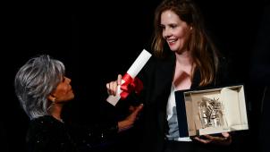 Jane Fonda remettant la Palme d’or à la Française Justine Triet, tout un symbole !