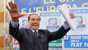 «Seul Napoléon a fait mieux que moi», s’amusait Silvio Berlusconi, «l’immortel» de la politique italienne que rien n’arrêtait, et surtout pas les scandales et autres frasques.