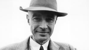 Julius Robert Oppenheimer (1904-1967).
