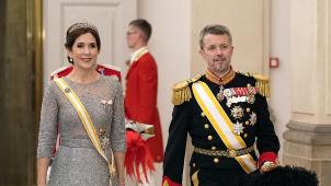 Sous le feu de l’actualité, le prince Frederik de Danemark, héritier de la Couronne, et son épouse, la princesse Mary, font front face à la rumeur.