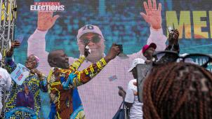 Les partisans du président Felix Tshisekedi fêtent l’annonce de sa victoire au quartier général de sa campagne électorale, à Kinshasa.