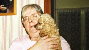 Monique Lejeune avait plusieurs chiens, qui étaient enfermés à l’étage et qui ont hurlé toute la nuit qui a suivi sa mort.