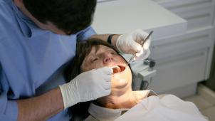Les soins dentaires reçoivent la palme d’or du renoncement: une personne sur quatre, toutes catégories sociales confondues, y a renoncé au moins une fois en 2023.